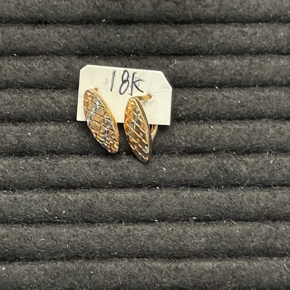 18K Saudi Gold Tri-Color Earrings - Picture 3 of 5
